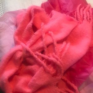 Fuzzy Scarf PINK